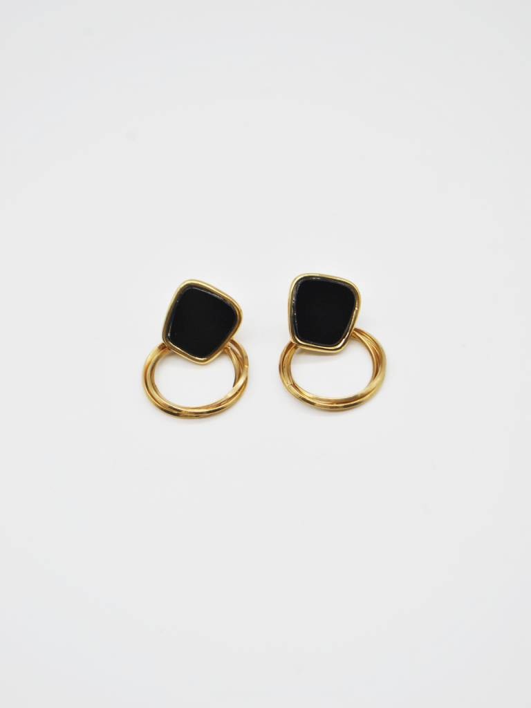 BRINCOS COM DETALHES EM PRETO