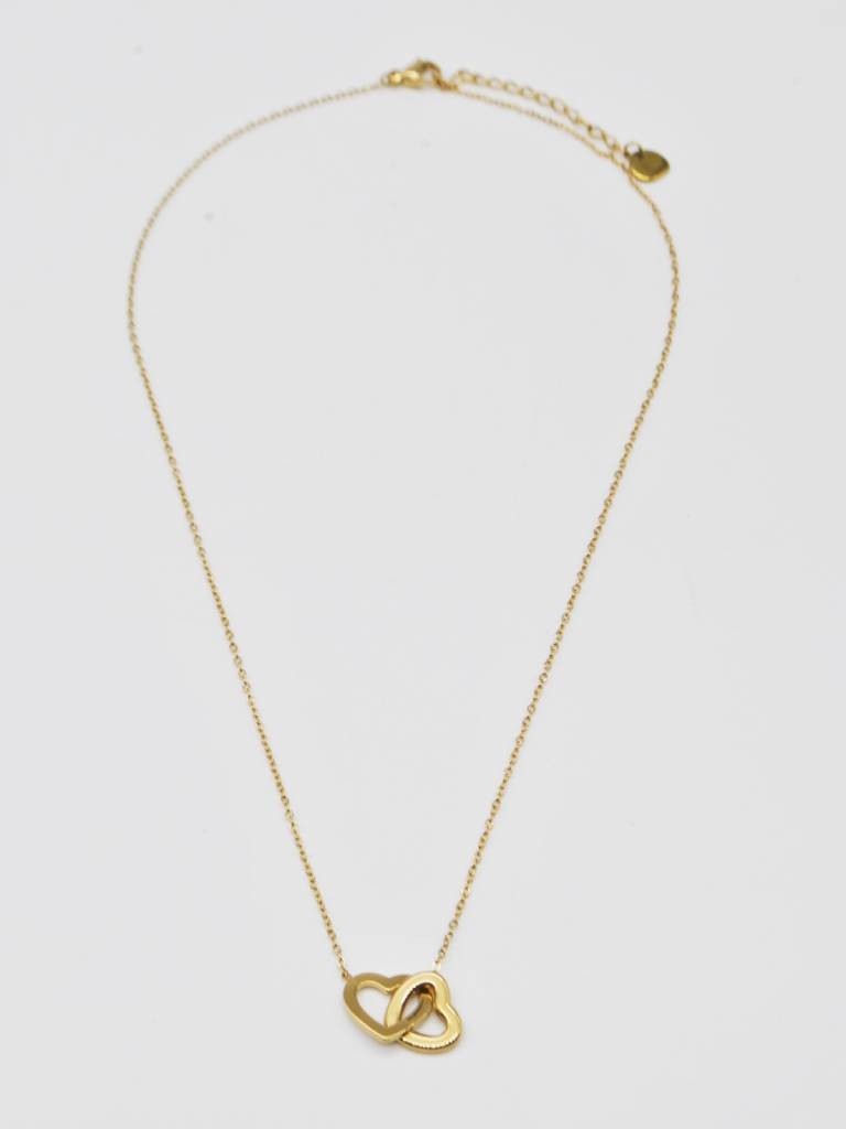 COLAR COM PENDENTE EM CORAÇÃO