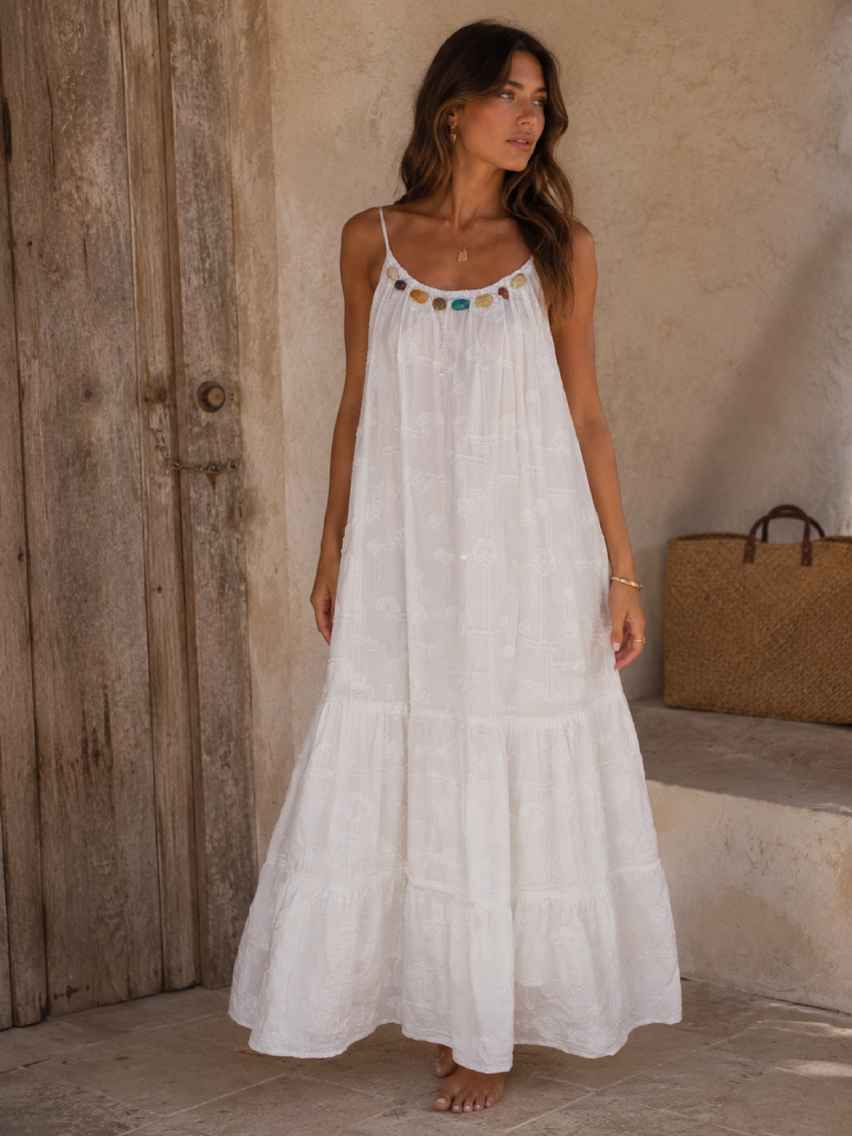 VESTIDO BORDADO COM CONTAS